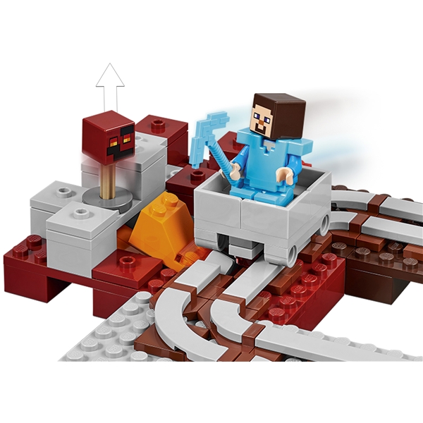 21130 LEGO Minecraft Järnvägen i The Nether (Bild 2 av 7)