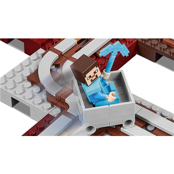 21130 LEGO Minecraft Järnvägen i The Nether (Bild 3 av 7)