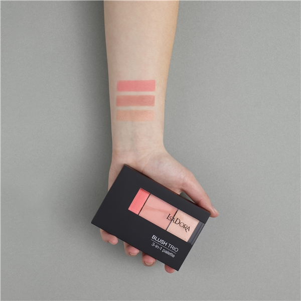 IsaDora Blush Trio 3 in 1 Palette (Bild 3 av 3)