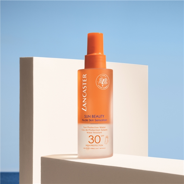 Lancaster SPF30 Sun Beauty Sun Protective Water (Bild 3 av 3)