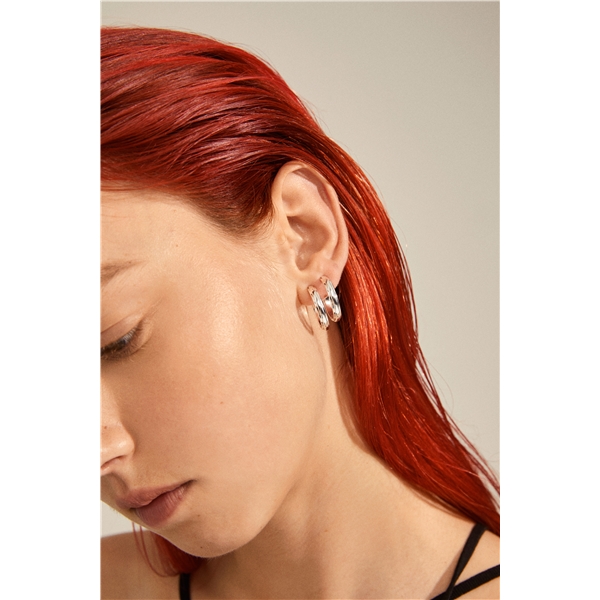 26221-6003 AMINA Medium Hoop Earrings (Bild 2 av 2)