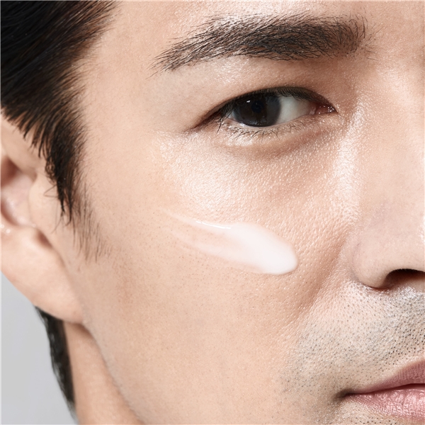 Shiseido Men Energizing Moisturizer Extra Light (Bild 4 av 4)