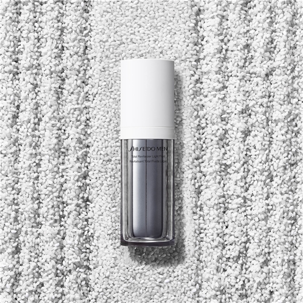 Shiseido Men Total Revitalizer Light Fluid (Bild 4 av 6)