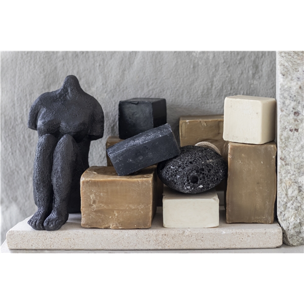 Art piece Sittande kvinna 14cm (Bild 4 av 5)