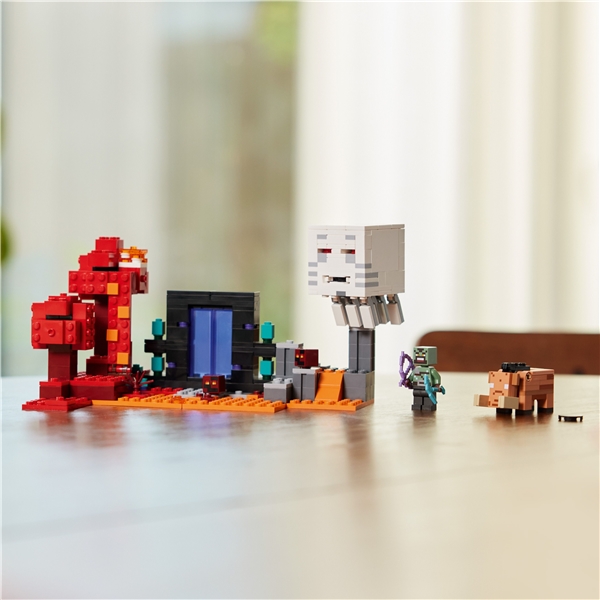 21255 LEGO Minecraft Attack vid Nether-Portalen (Bild 6 av 6)