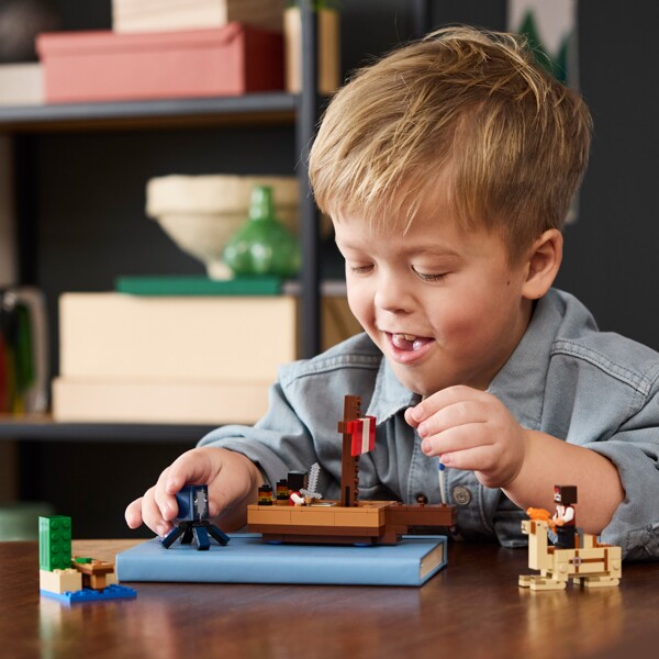 21259 LEGO Minecraft Piratskeppsresan (Bild 5 av 6)