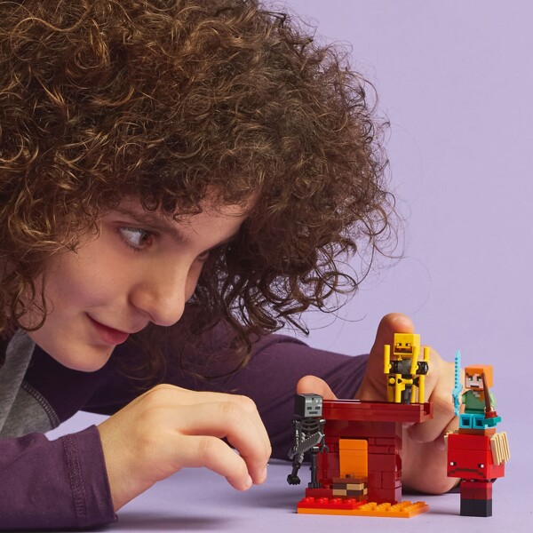 21266 LEGO Minecraft Lavastriden i Nether (Bild 5 av 6)
