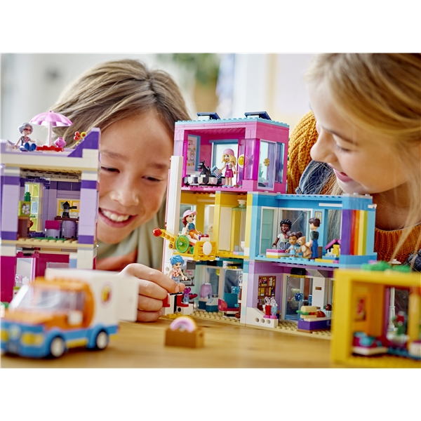41704 LEGO Friends Hus på Huvudgatan (Bild 5 av 6)