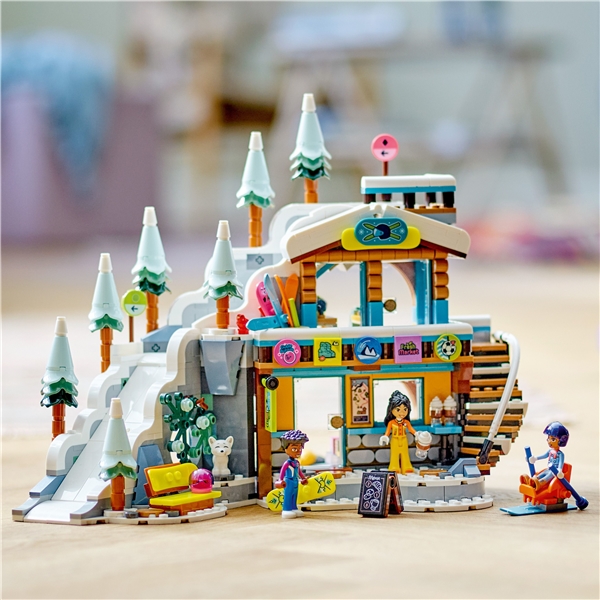 41756 LEGO Friends Skidbacke & Vinterkafé (Bild 6 av 6)