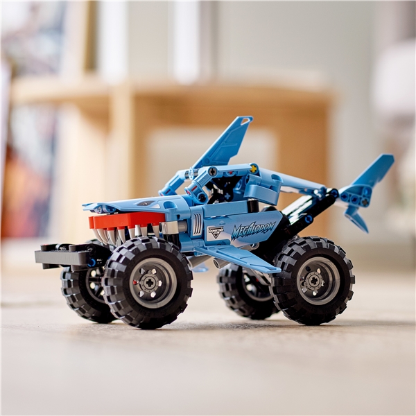 42134 LEGO Technic Monster Jam Megalodon (Bild 4 av 6)