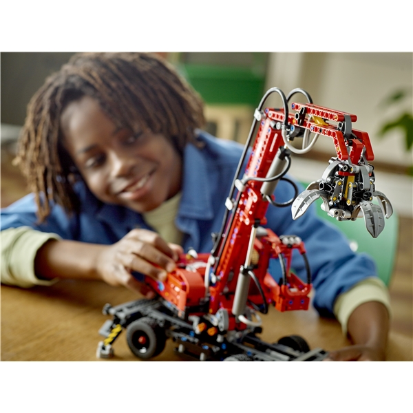42144 LEGO Technic Materialhanterare (Bild 4 av 6)