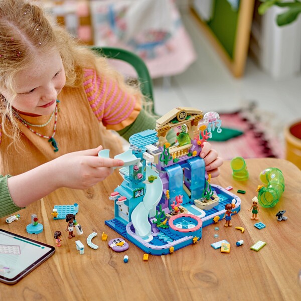 42630 LEGO Friends Heartlake Citys Vattenpark (Bild 4 av 6)