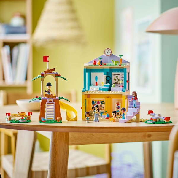 42636 LEGO Friends Heartlake Citys Förskola (Bild 6 av 6)