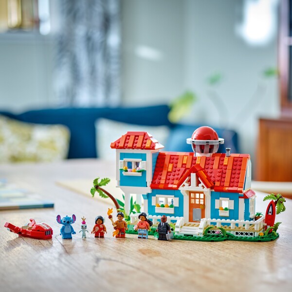 43268 LEGO Disney Lilo & Stitch Strandhus (Bild 6 av 6)