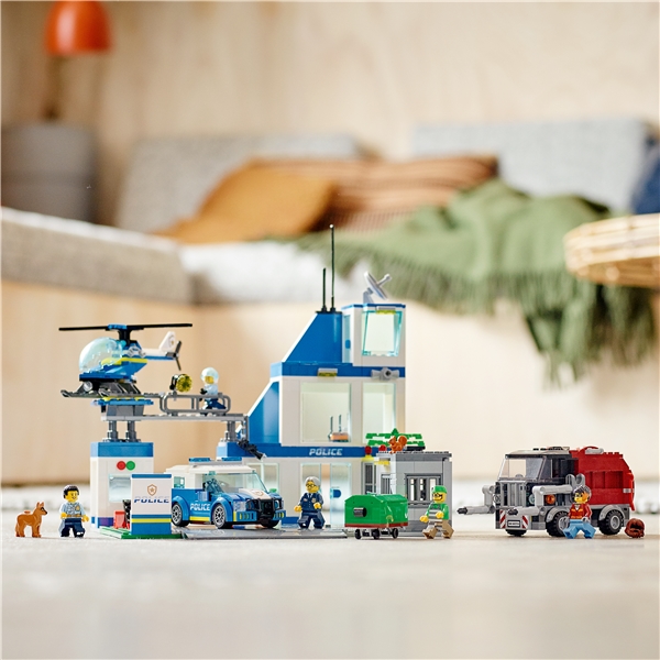 60316 LEGO City Police Polisstation (Bild 6 av 6)