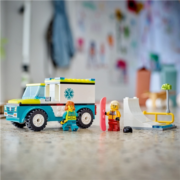 60403 LEGO City Ambulans & Snowboardåkare (Bild 6 av 6)