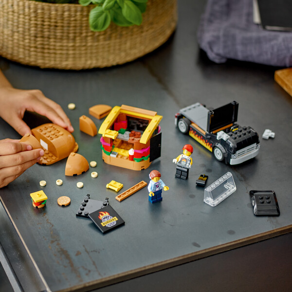60404 LEGO City Hamburgerbil (Bild 4 av 6)