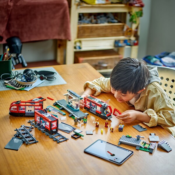60423 LEGO City Spårvagn och Station (Bild 4 av 5)