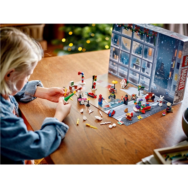 76293 LEGO Marvel Adventskalender (Bild 4 av 5)