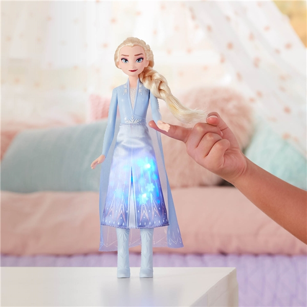 Disney Frozen 2 Light Up Fashion Doll Elsa (Bild 3 av 4)