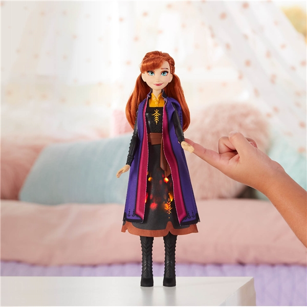 Disney Frozen 2 Light Up Fashion Doll Anna (Bild 3 av 4)