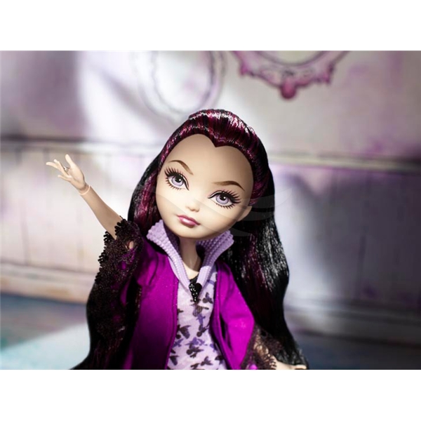 Ever After High Getting Fairest Raven Queen (Bild 2 av 3)
