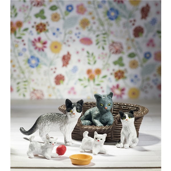 Lundby Kattfamilj (Bild 2 av 2)