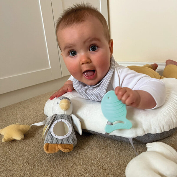 Nuby Little Penguin Tummy Time Pillow (Bild 2 av 5)